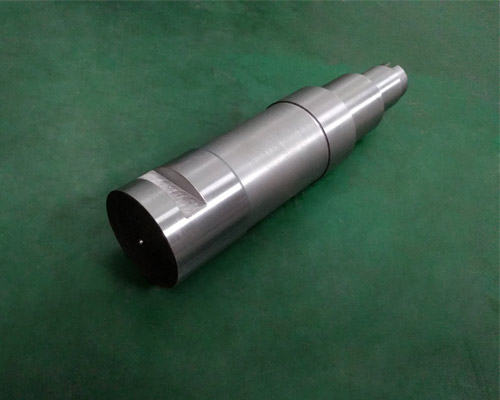 Automatic CNC lathe machining of motor drive shaft